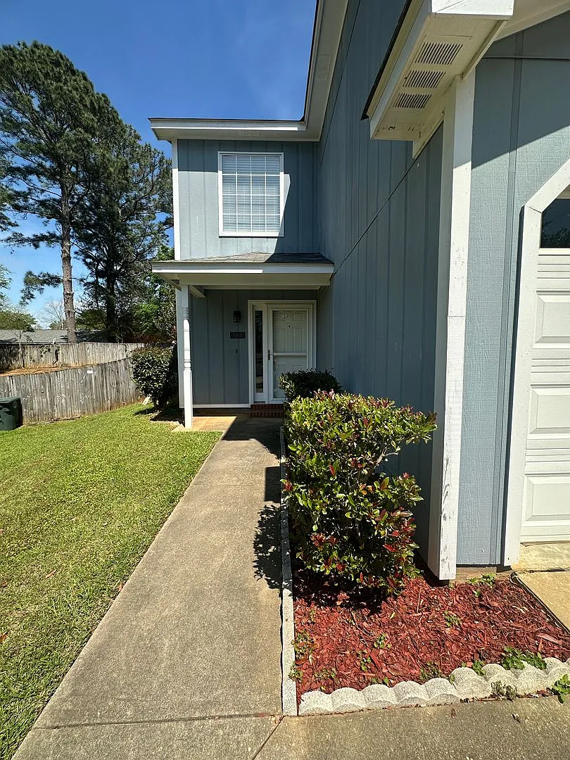 Foxhill Commons Subdivision! Fully Furnished TDY! Will Rent Furnished as a Yearly Renta W/Differe... — Photo 2