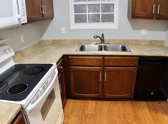 5th image of 10216 W 96th Ter