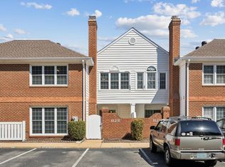 112 Chippenham Dr APT B, Yorktown, VA 23693