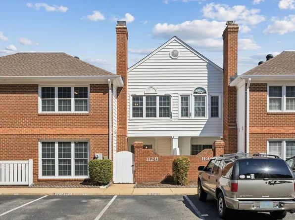 112 Chippenham Dr APT B, Yorktown, VA 23693
