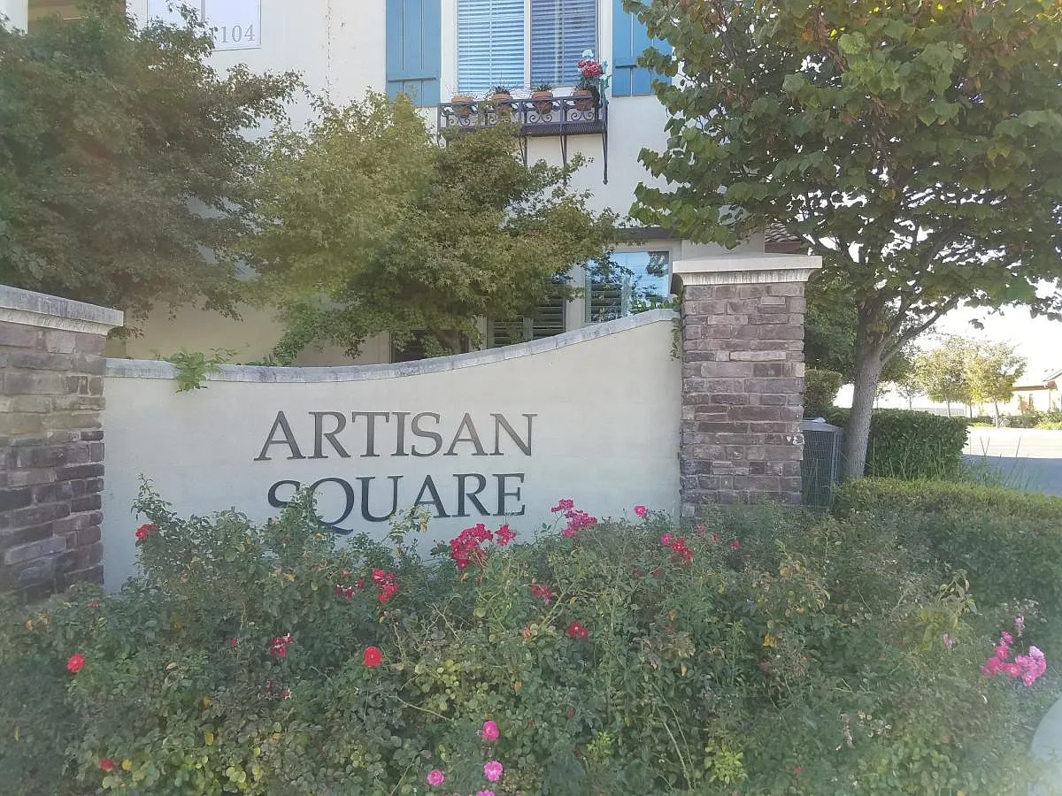 5301 E Commerce Way Unit 27102 photo 1