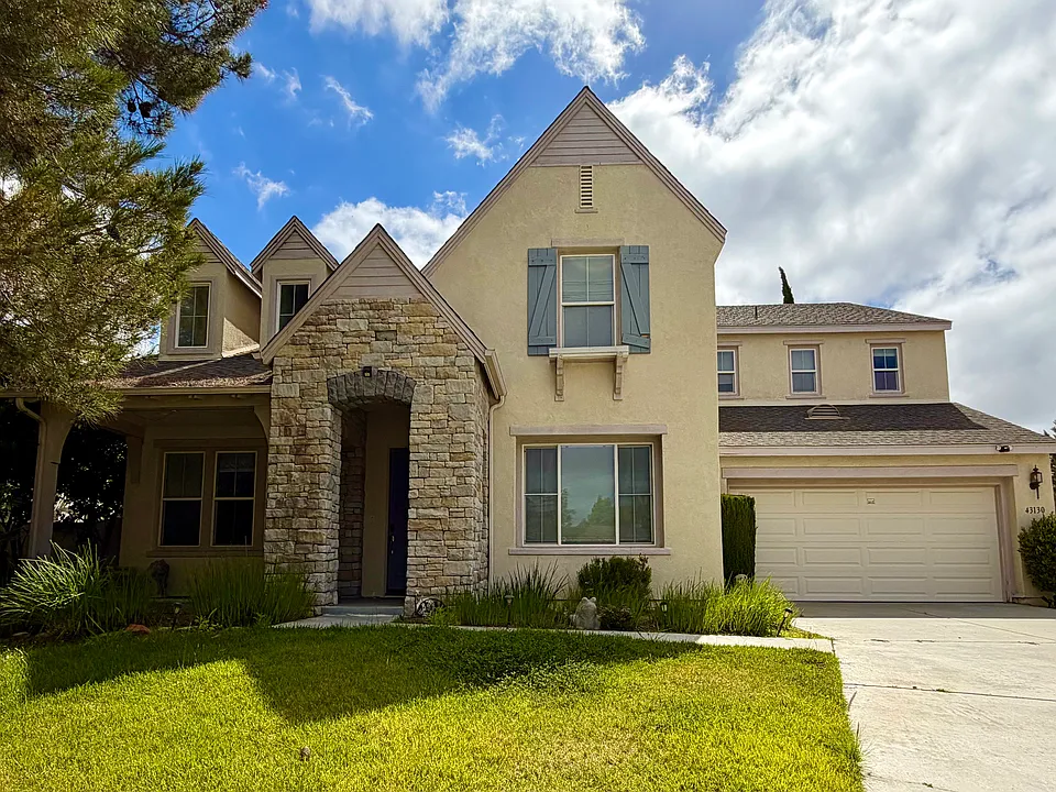 43130 Calle Camellia