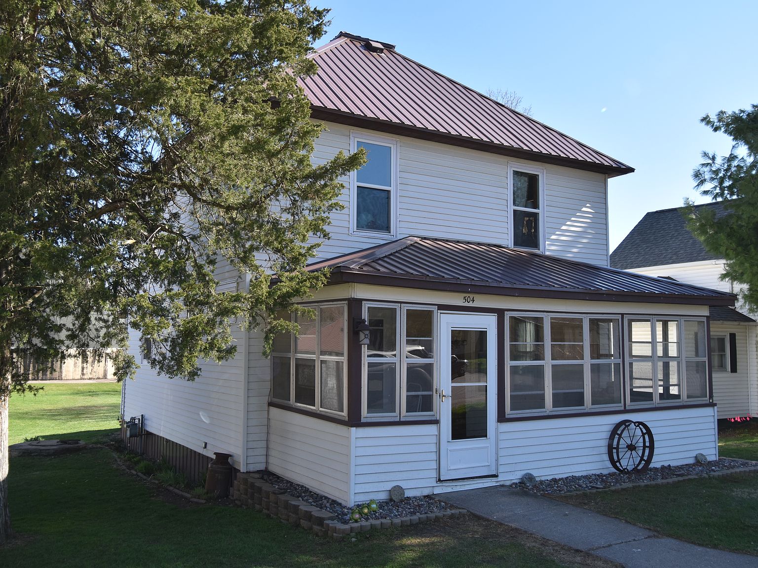 504 E Main St, Wauzeka, WI 53826 Zillow