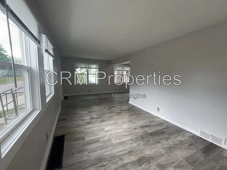 714 E Vaile Ave — Photo 7