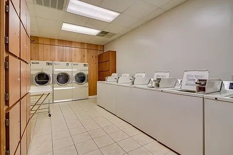 5th image of 2068 Walton Way APT 101