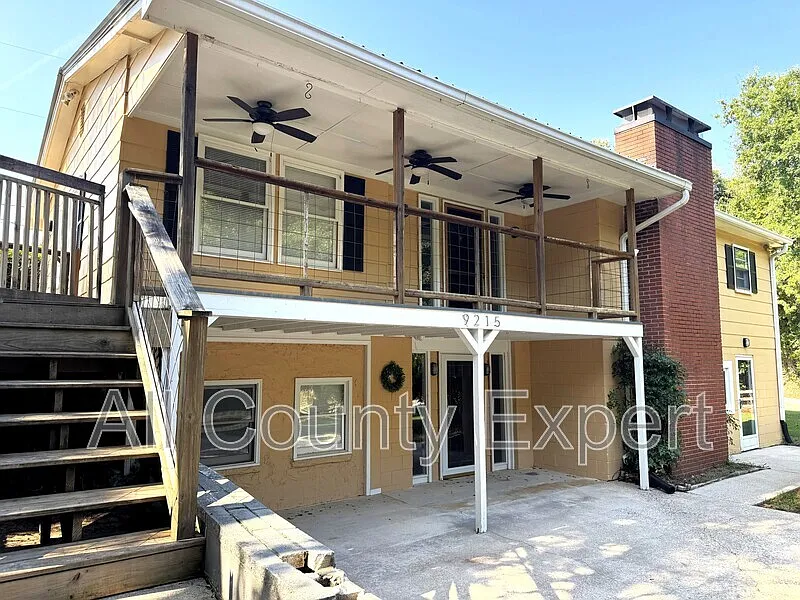 3 bed, 2.0 bath, 2433 sqft, $2,150 — Photo 1
