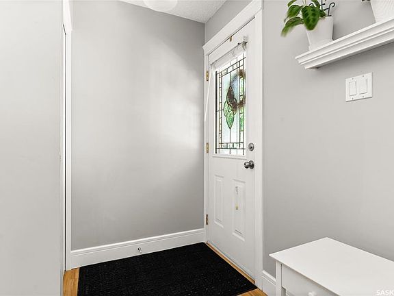3rd image of 23 Price CRESCENT