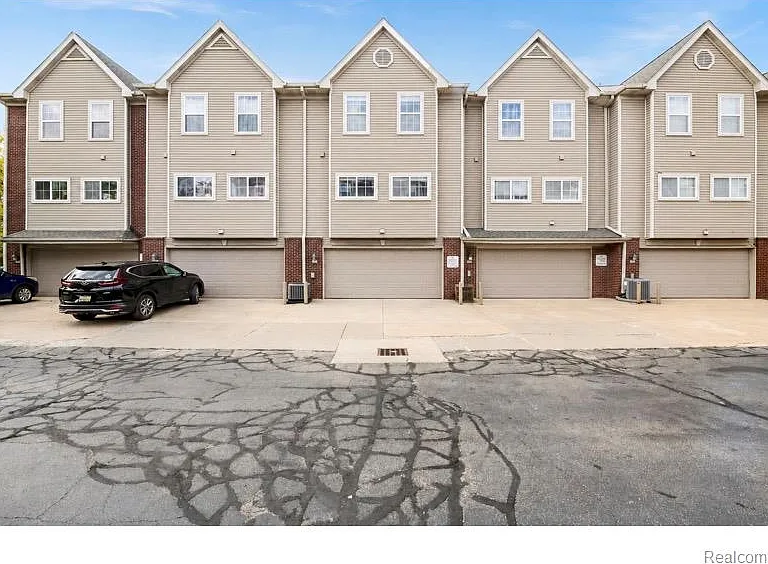 22684 Goddard Rd — Photo 29