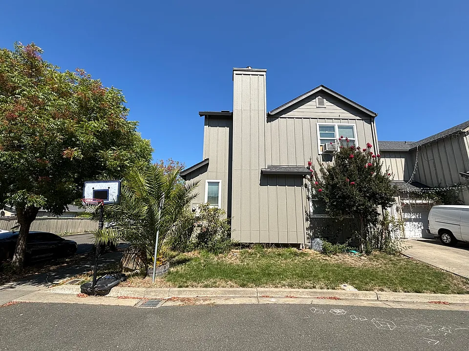40 Randall Ln