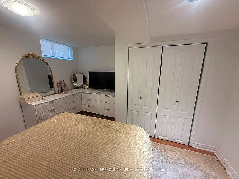 29 Glamis Ave #LOWER — Photo 16