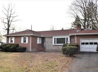 4 Elm Rd, Cromwell, CT 06416