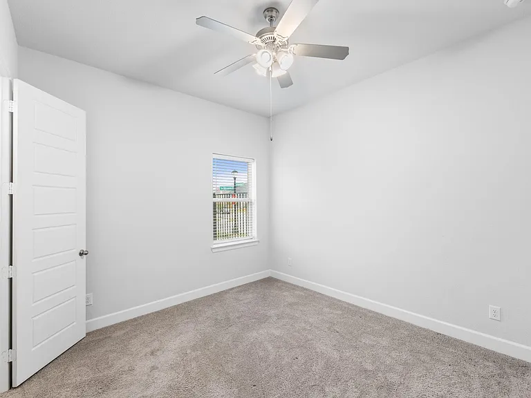 500 Samaritan Dr — Photo 34