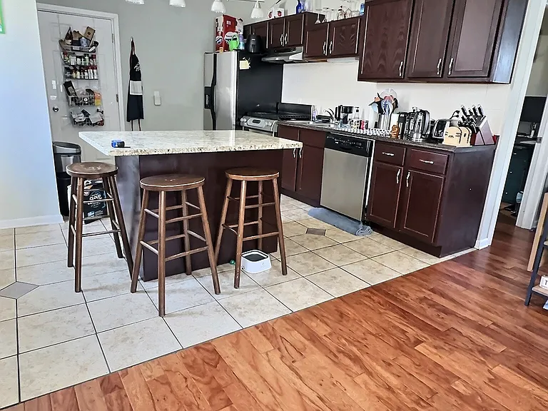 1430 W Wellington Ave #2R — Photo 1