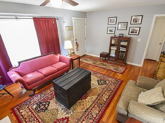 3rd image of 2609 Hackberry Ln
