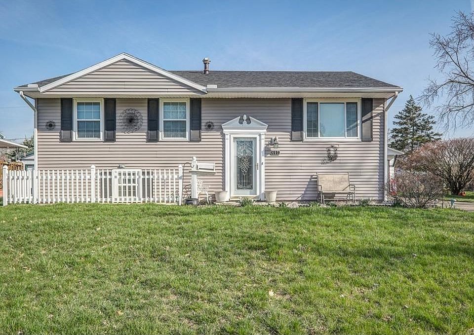 1st image of 407 Flora Ave