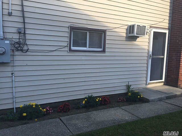 1st image of 8 Westminster Ln