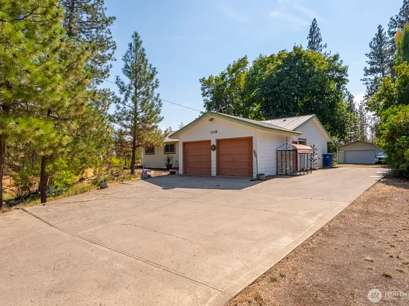 1228 E Lake Street, Medical Lake, WA 99022