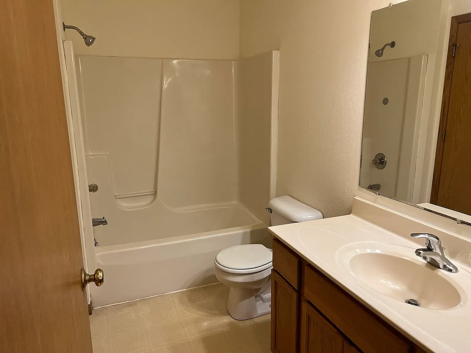 1095 Heritage Court - 1 — Photo 2