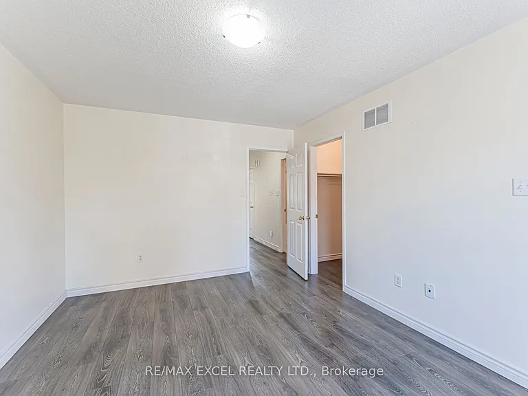 98 Georgian Dr — Photo 16