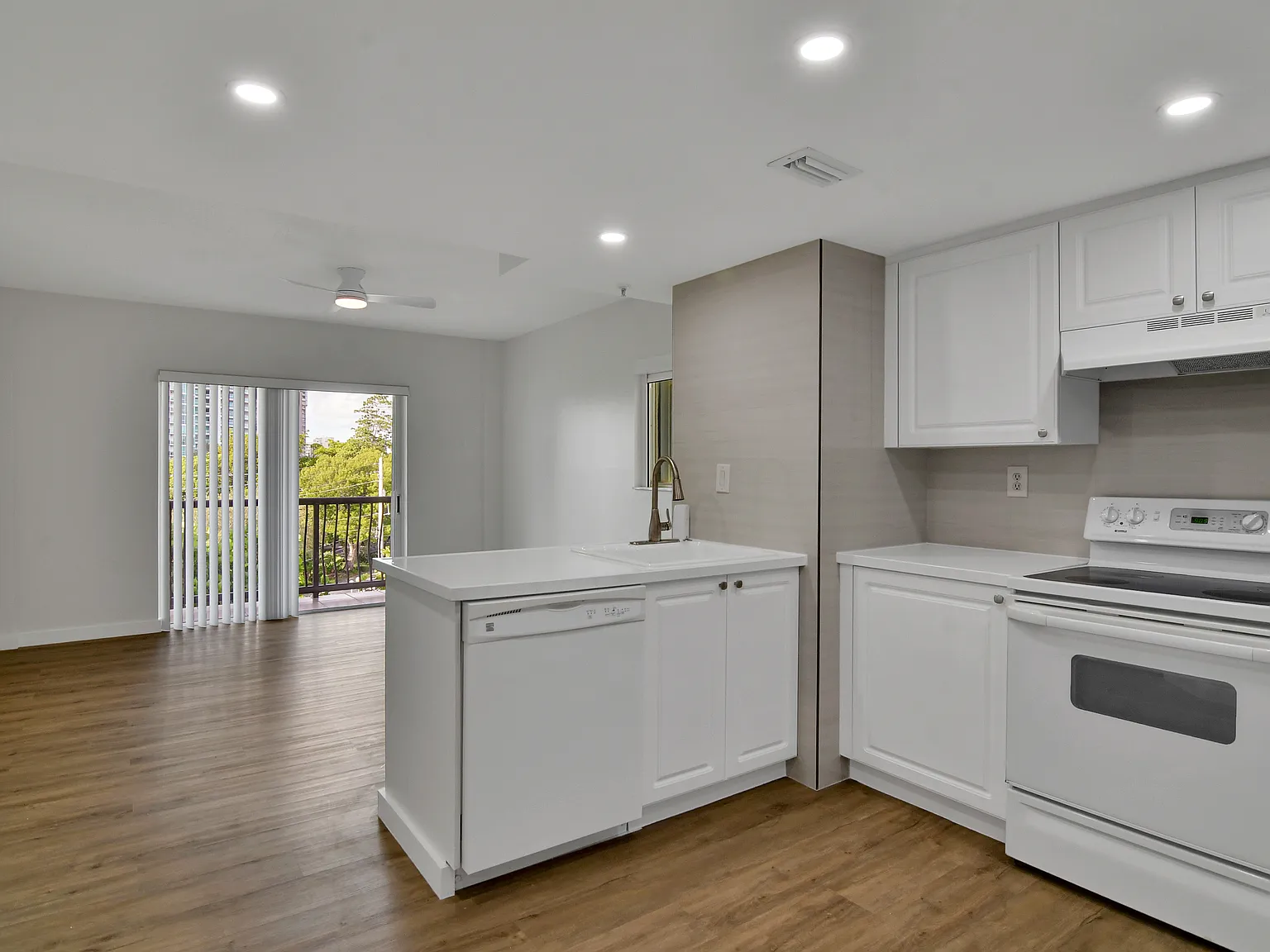 1 bed, 1.5 bath, 560 sqft, $2,750 — Photo 2