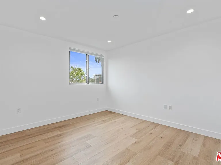 1060 S Bronson Ave #1 — Photo 15