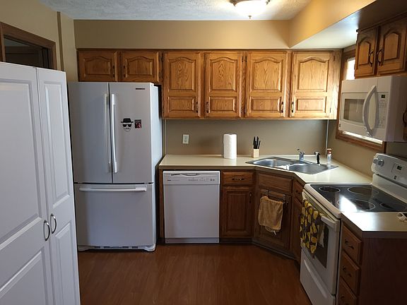 3rd image of 7054 S 136th St