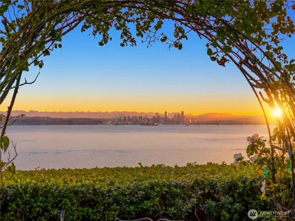 8916 Ferncliff Avenue NE, Bainbridge Island, WA 98110