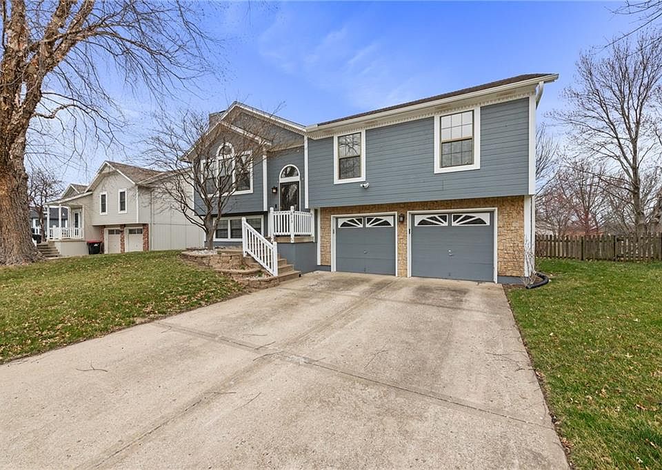 1st image of 613 SE Cumberland Dr