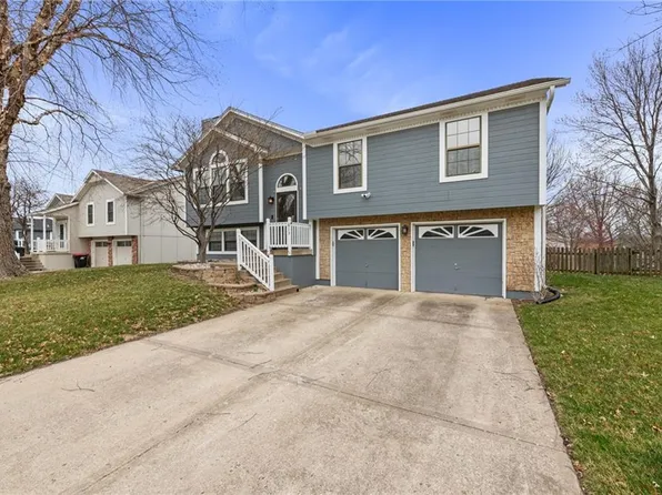 613 SE Cumberland Dr, Lees Summit, MO 64063