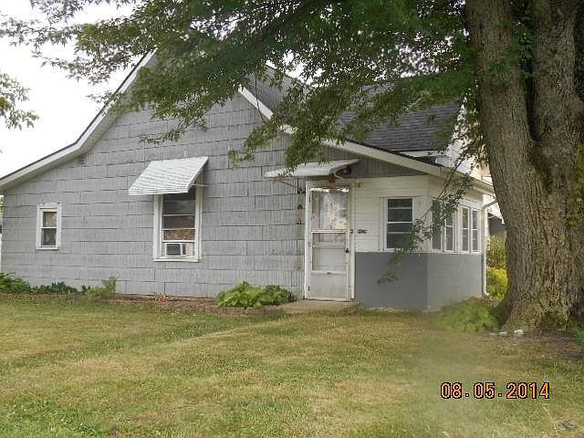 2nd image of 207 W Walnut St
