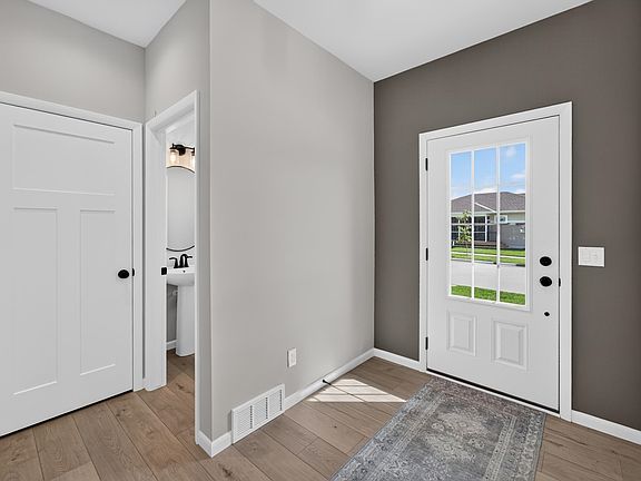 3rd image of 1120 Oak Knl