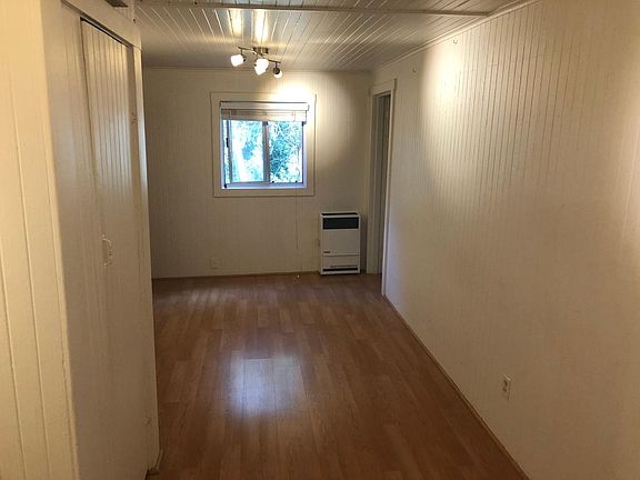 2nd image of 3035 Redwood St
