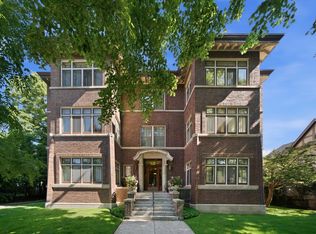 425 Greenwood St APT 1E, Evanston, IL 60201