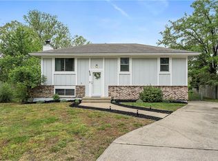 636 SW 36th Ter, Lees Summit, MO 64082