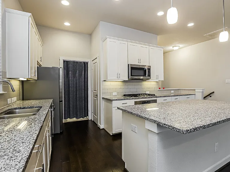 3831 Harry Wurzbach Rd #6 — Photo 22