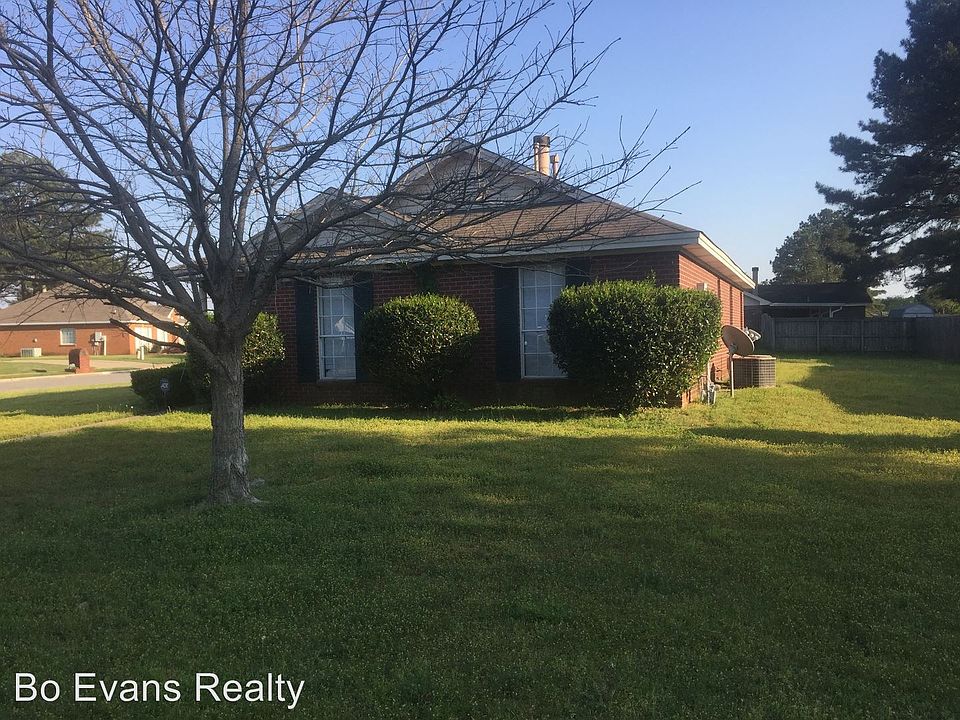 1st image of 1372 Summerfield Pl