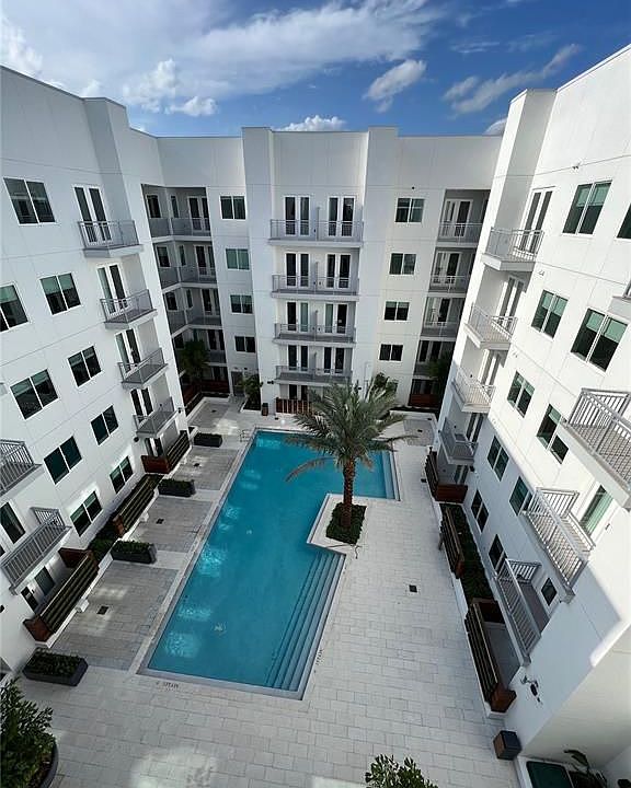 1st image of 600 W Amelia St #11