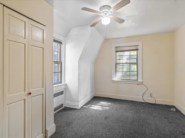 180-19 Grand Central Parkway image 13 of 24