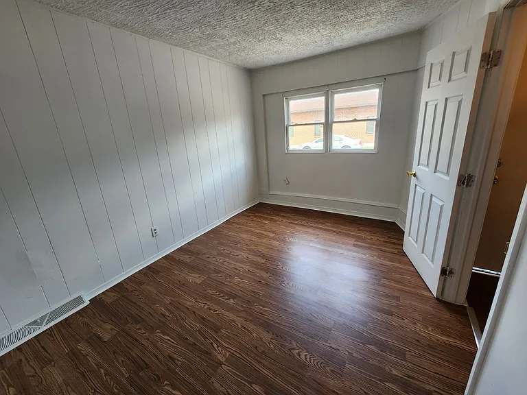 1517 Walnut St — Photo 8