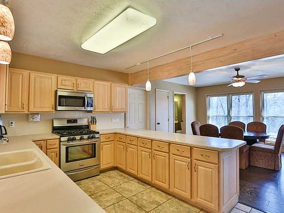 4th image of 21380 Oak Park Ln