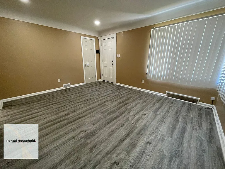 15663 Carlisle St — Photo 11