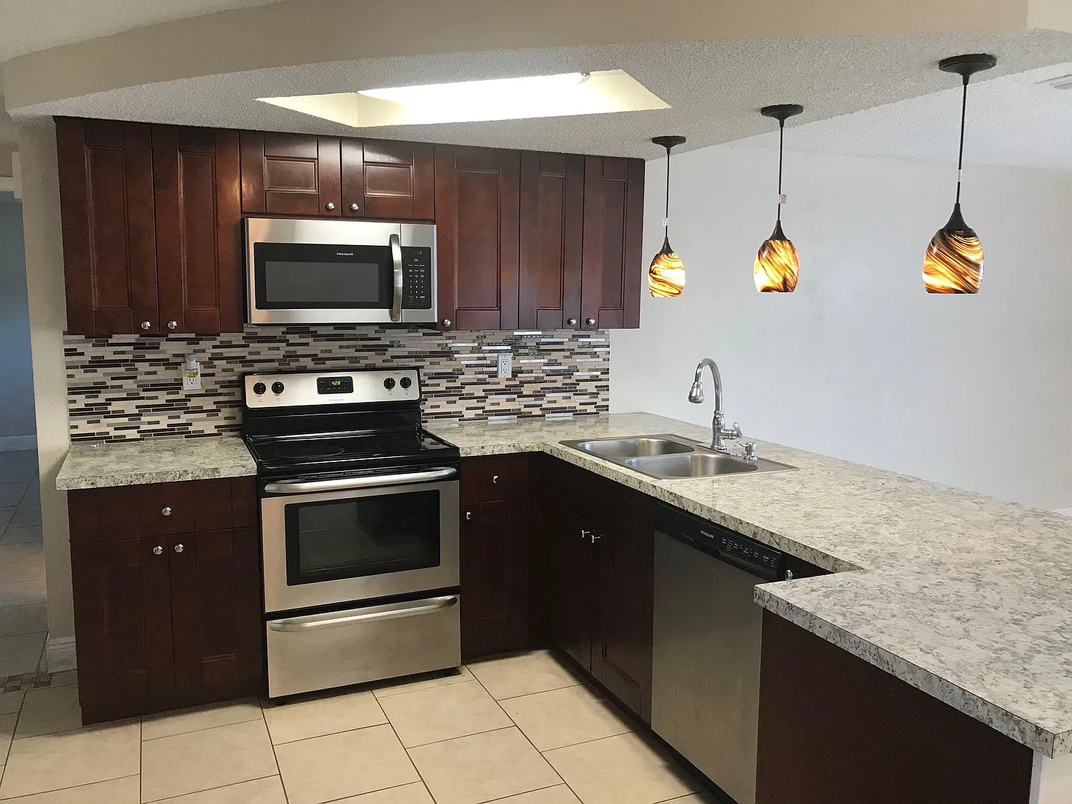 2 bed, 1244 sqft, $1,785 — Photo 2