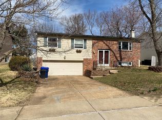 331 Sorrento Dr, Ballwin, MO