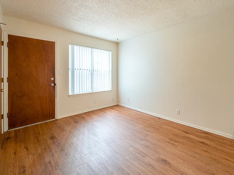 121 Cardenas Dr NE — Photo 43