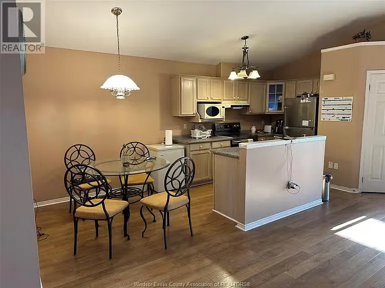 3262 Daytona Ave — Photo 2