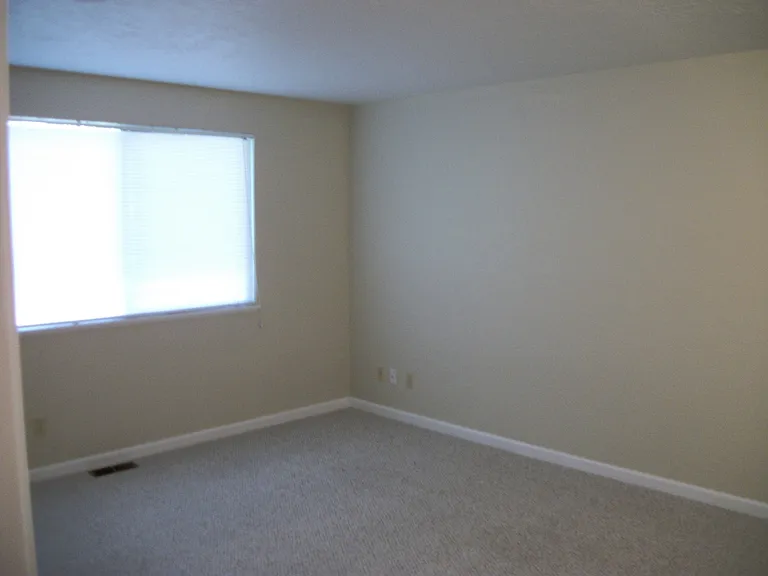 83 NW Nichols Ave — Photo 7