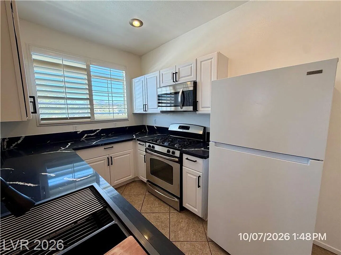 Corner Condo Near The District with Pool & Spa Views — Photo 4