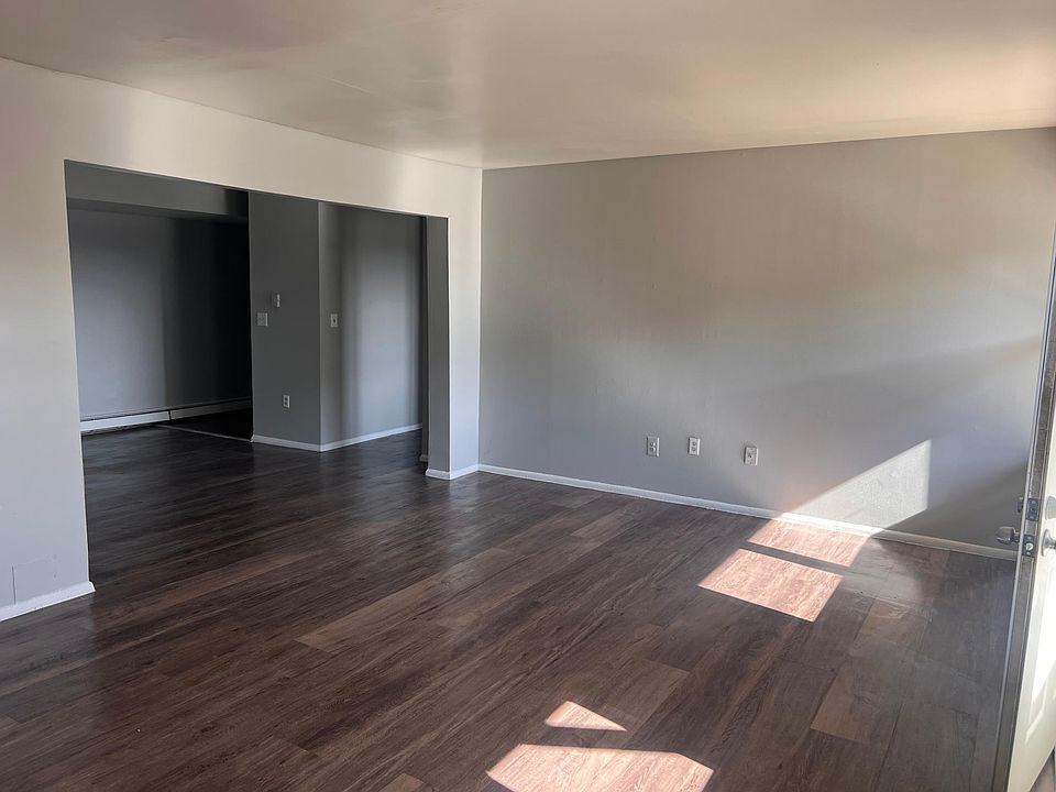 1st image of 92 Fitzgerald Dr Floor 1