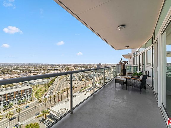 3rd image of 13600 Marina Pointe Dr Unit 1904