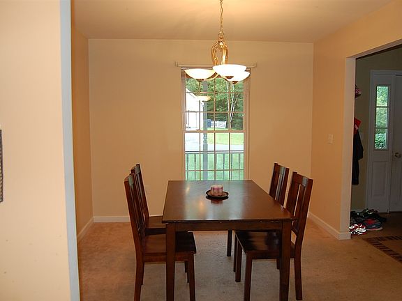 4th image of 49 Nicole Dr